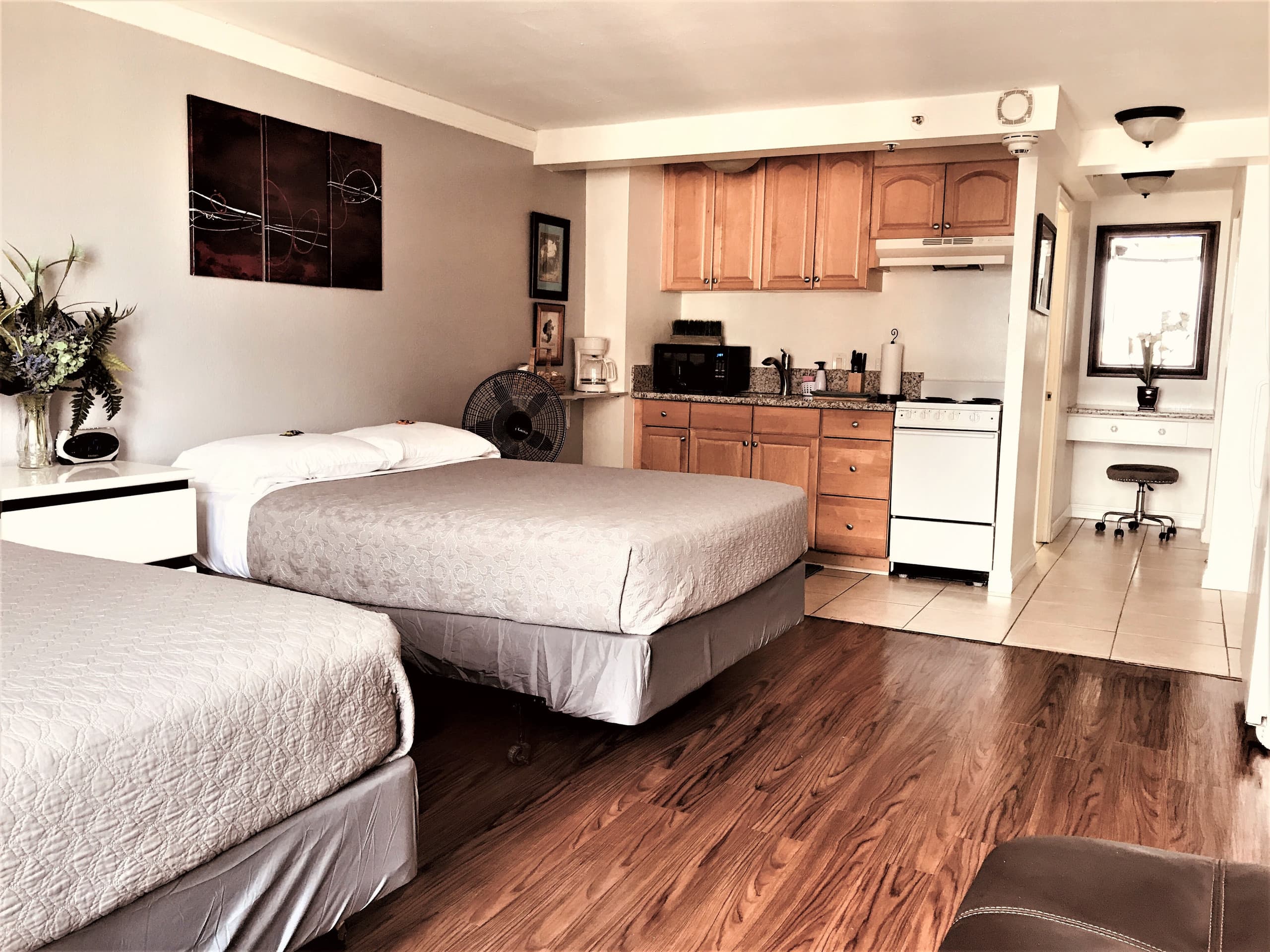 Condo in Honolulu · ★4.76 · 2 bedrooms · 3 beds · 2 private baths - Image 4