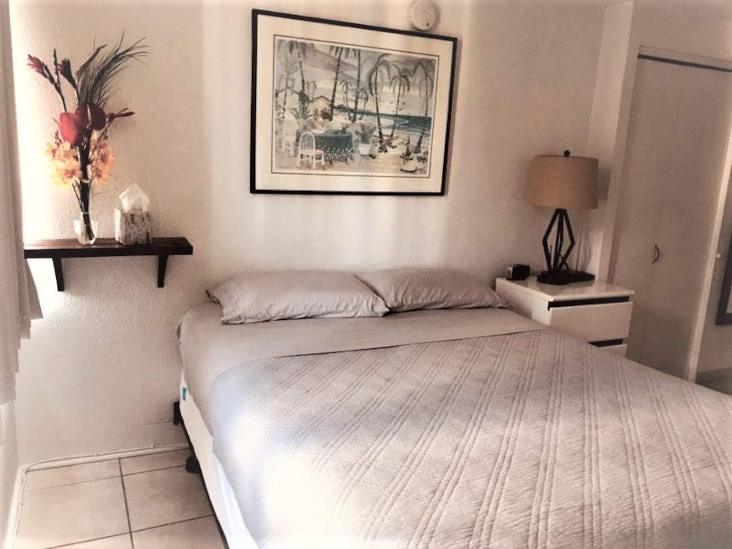 Condo in Honolulu · ★4.76 · 2 bedrooms · 3 beds · 2 private baths - Image 3