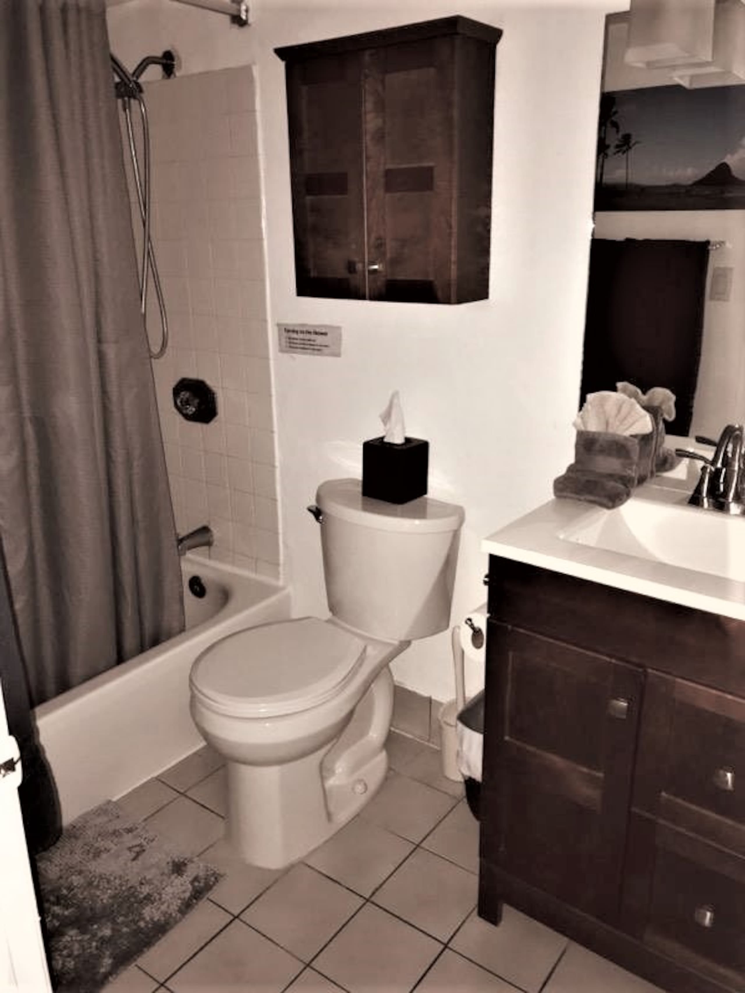 Condo in Honolulu · ★4.76 · 2 bedrooms · 3 beds · 2 private baths - Image 7
