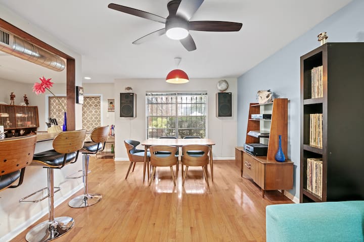 Huge 4 Bedroom MCM House, Walk to Downtown!