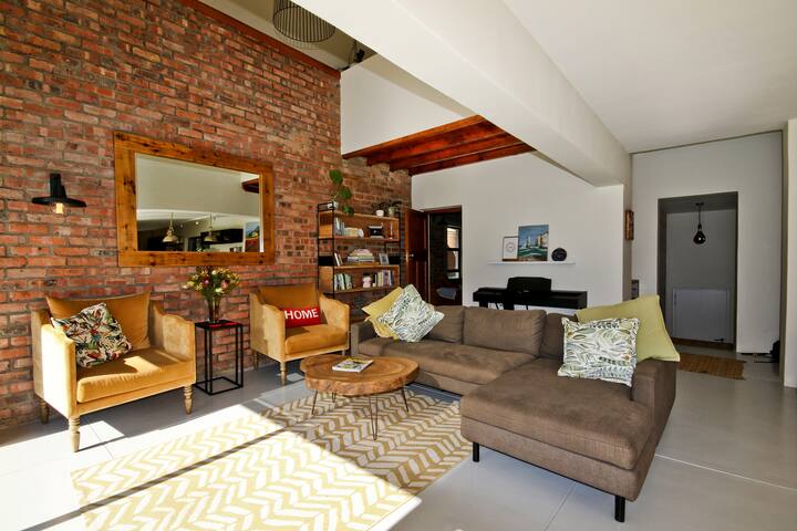 Hillside House gallery image 3