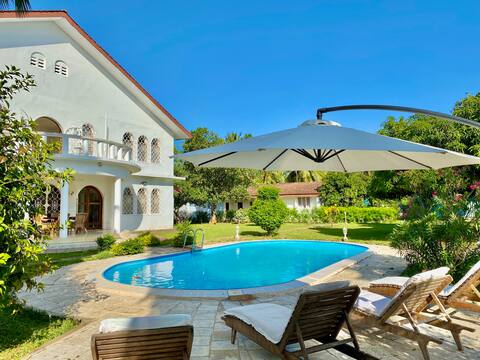 Villa Heidi at beach with pool - Zanzibar