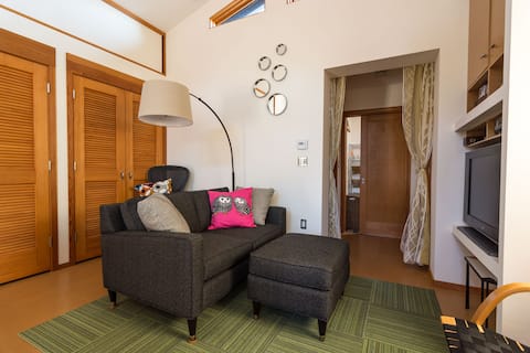 Popular Airbnb listing: Stylish Modern Coastal Getaway - Walk to Beach in Encinitas