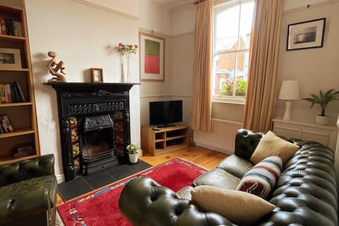 Charming terraced house in great location!