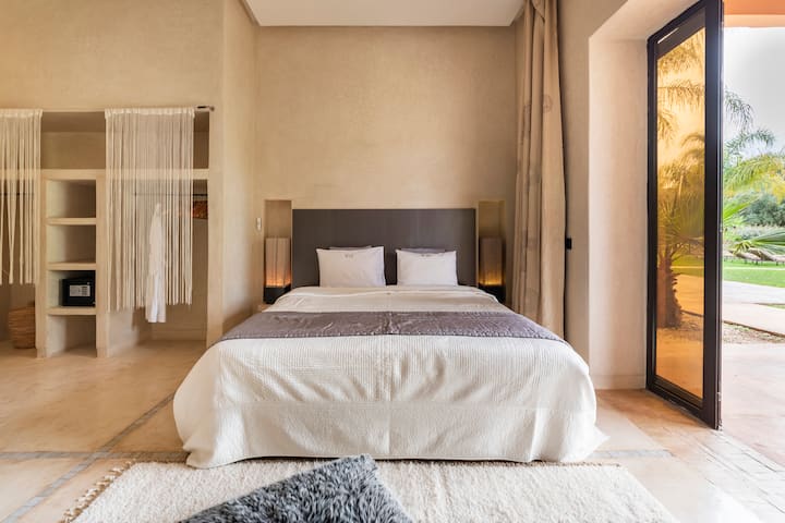 חדר שינה שישי