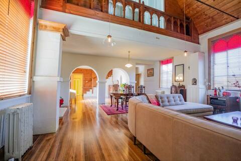 Abbey on Main - Unique, Heritage-listed property