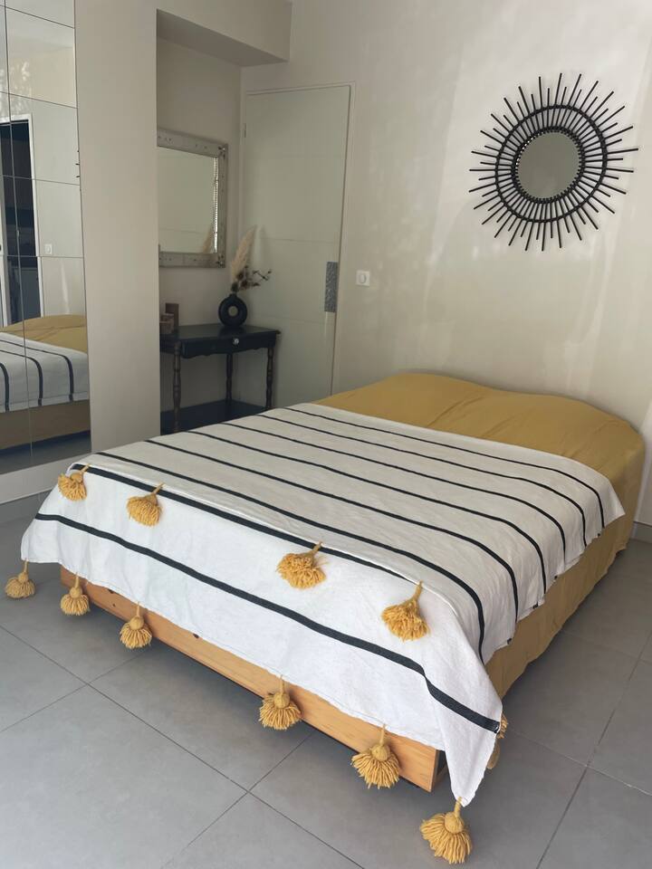 140 bed in studio