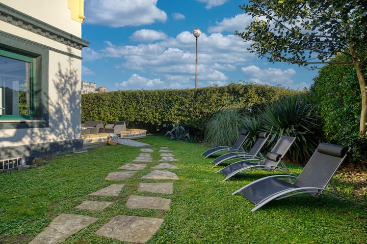 Villa completa en primera linea de playa gallery image 3