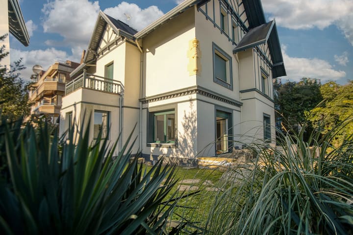 Villa completa en primera linea de playa gallery image 2