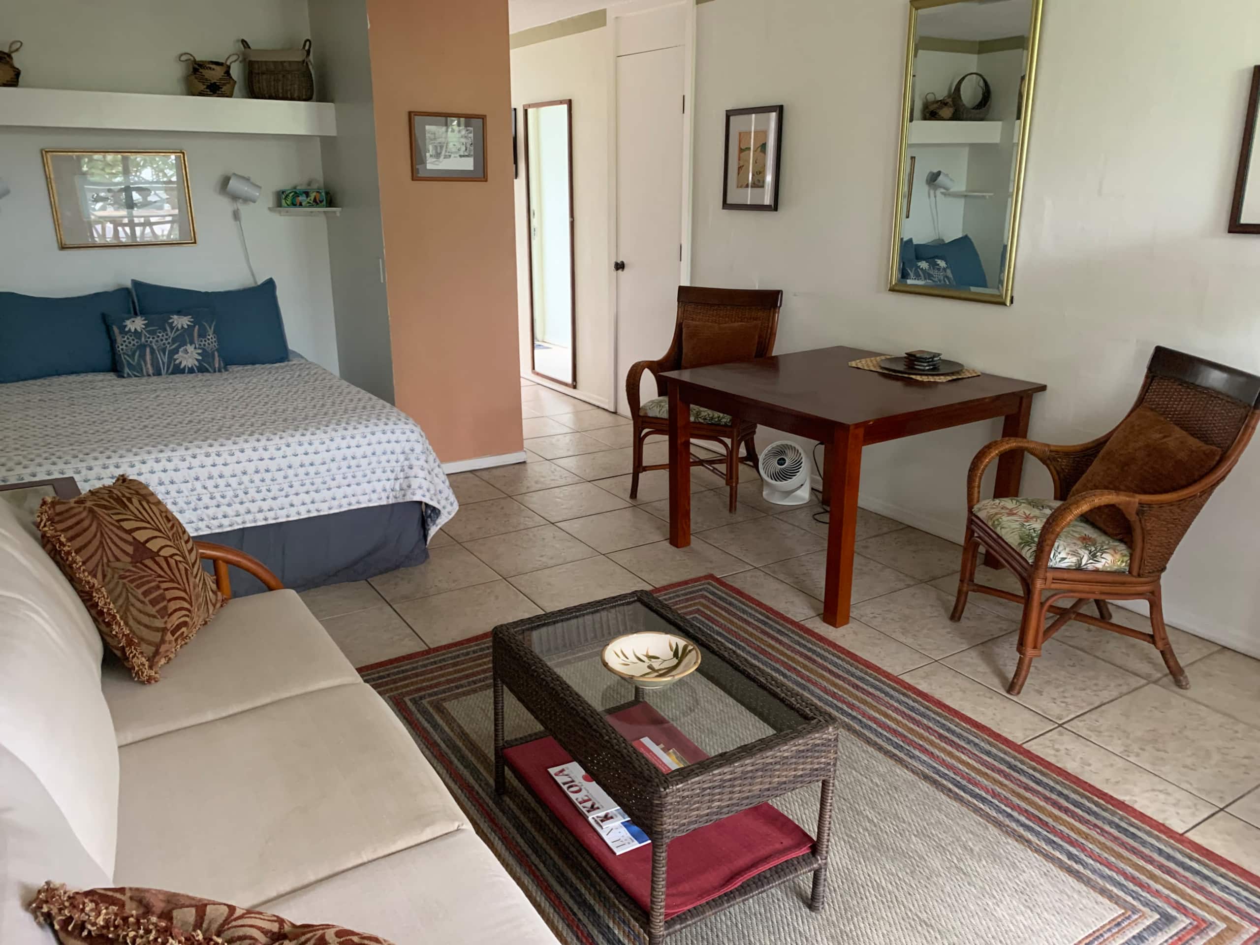 Ideal spot! Studio in Historic Kailua-Kona Village - Image 4