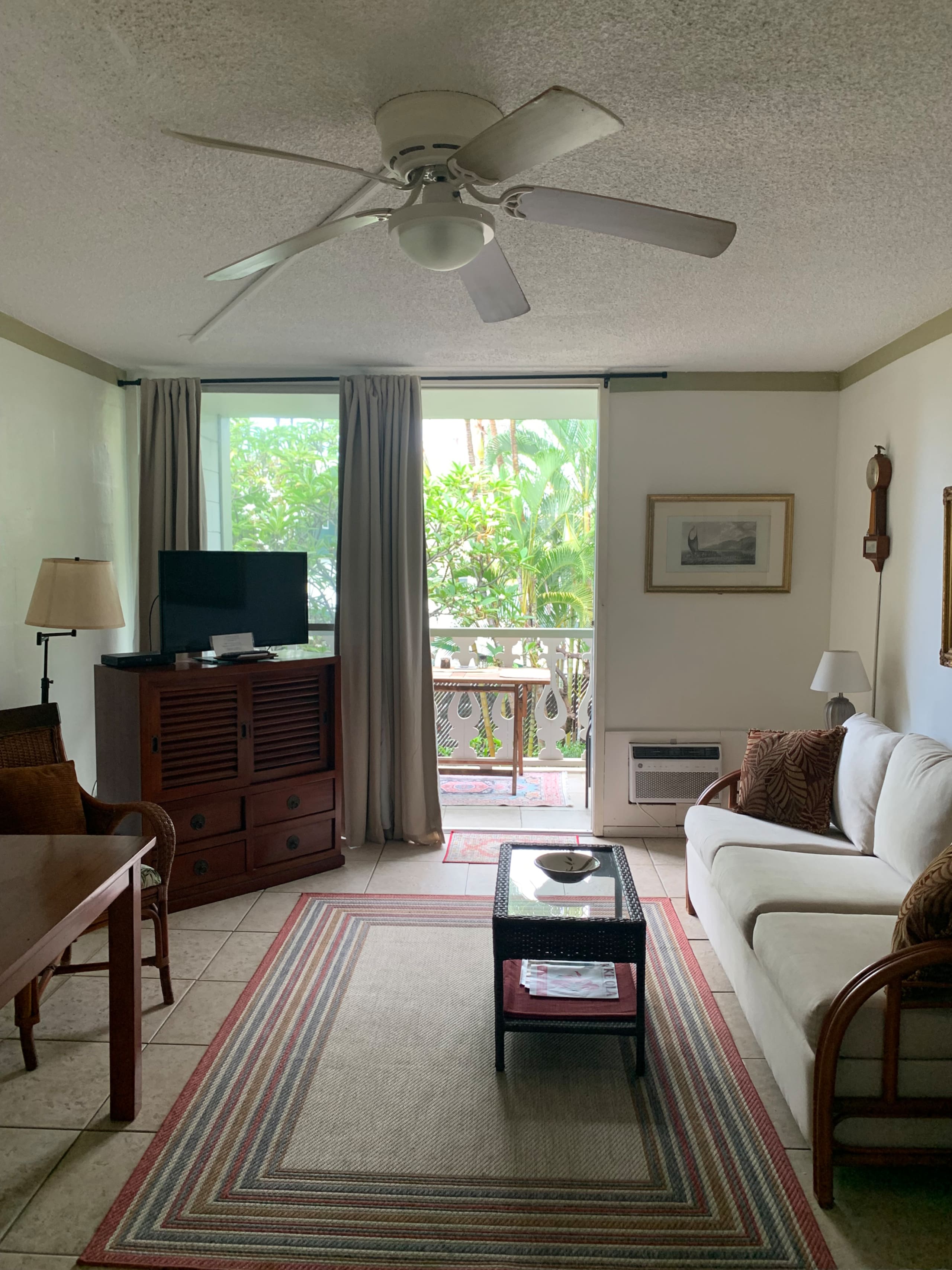 Ideal spot! Studio in Historic Kailua-Kona Village - Image 5