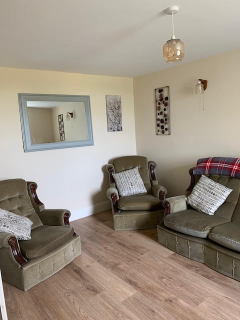 Popular Airbnb listing: Tom Mikeys House, Maharees, Castlegregory in Corca Dhuibhne