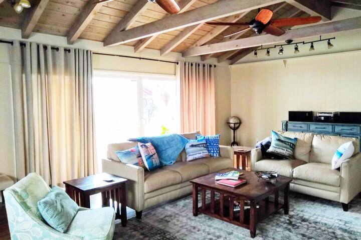 Live the MB Beach Vibe ~ Spacious 4 BR Beach House gallery image 4