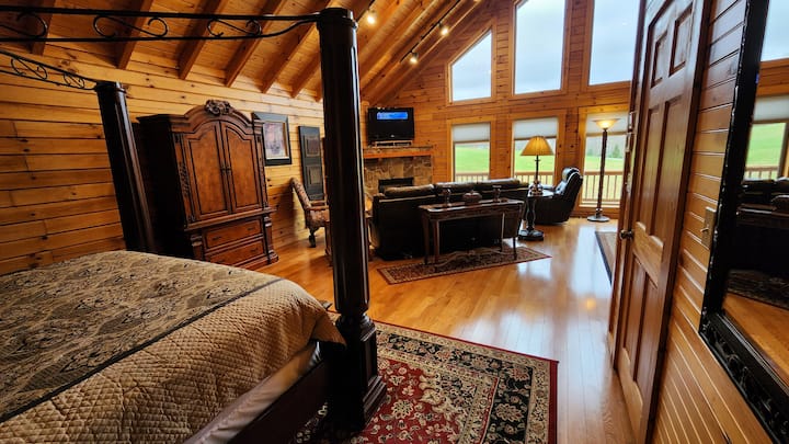 Royale Cabin - Hot Tub, A/C, King Bd, Shower-For-2