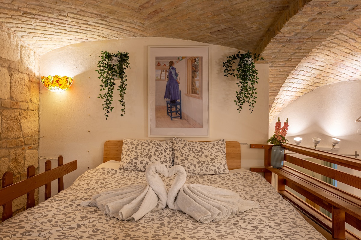 เตียงที่สะดวกสบายสุดๆพร้อมที่นอนหนาของเราจะช่วยให้คุณพักผ่อนได้อย่างเต็มที่