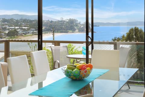 Luxury Self Contained Beach View Apartment