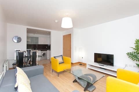 Luxury 2 Bedroom City Centre Apartment w/ Kingbeds