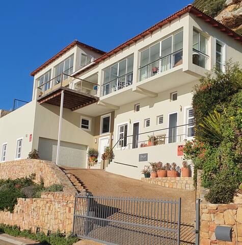 Spectacular, secure setting Cairnside/Simonstown gallery image 2