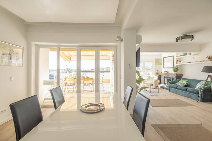 Seafront Private Condo & Big Terrace gallery image 3