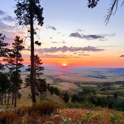 Big Horn Hideaway: 4 bedroom cabin, 100-mile view