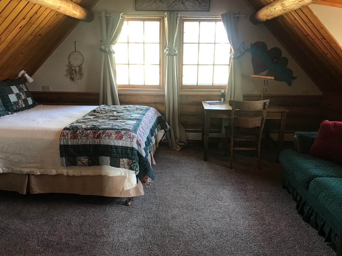 2nd Floor Bedroom (North Side)