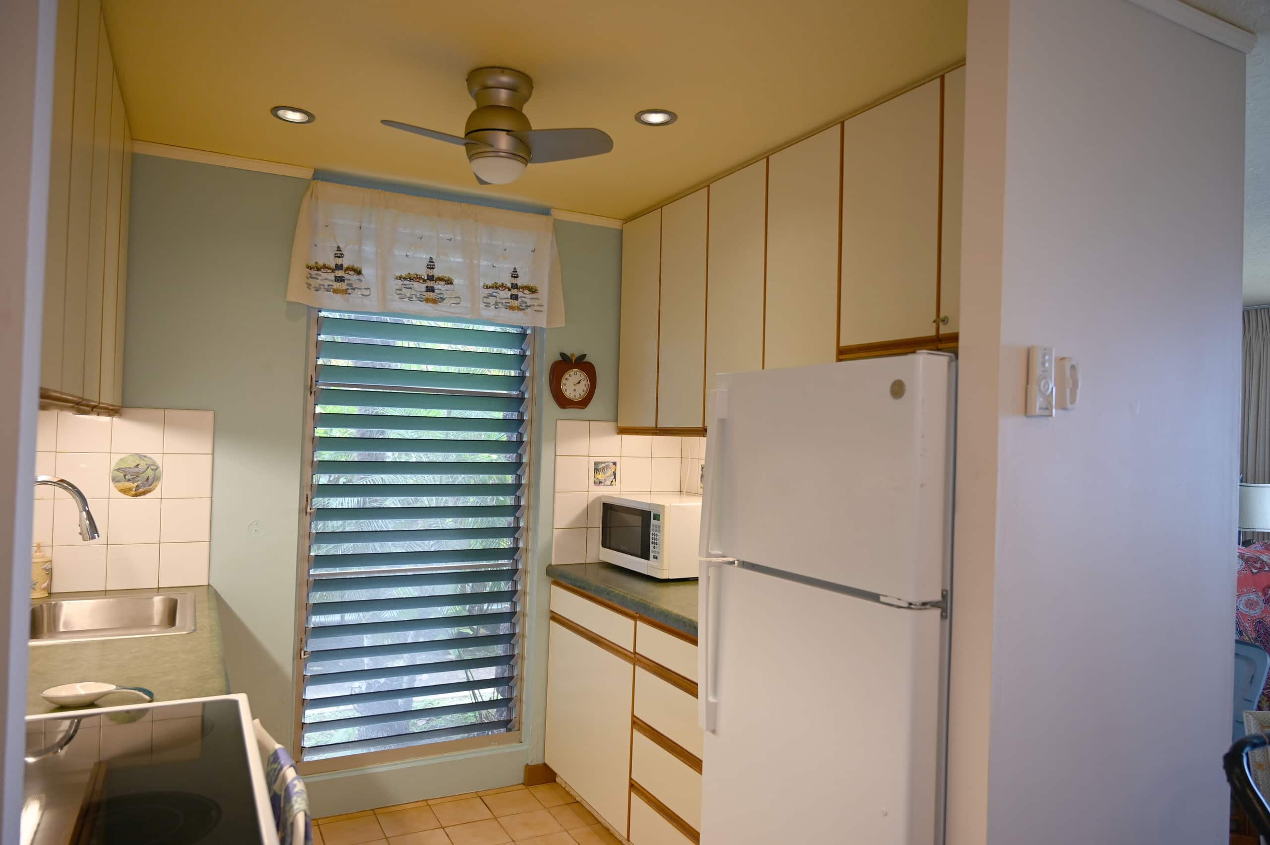Condo in Lahaina · ★4.93 · 1 bedroom · 2 beds · 1 bath - Image 11