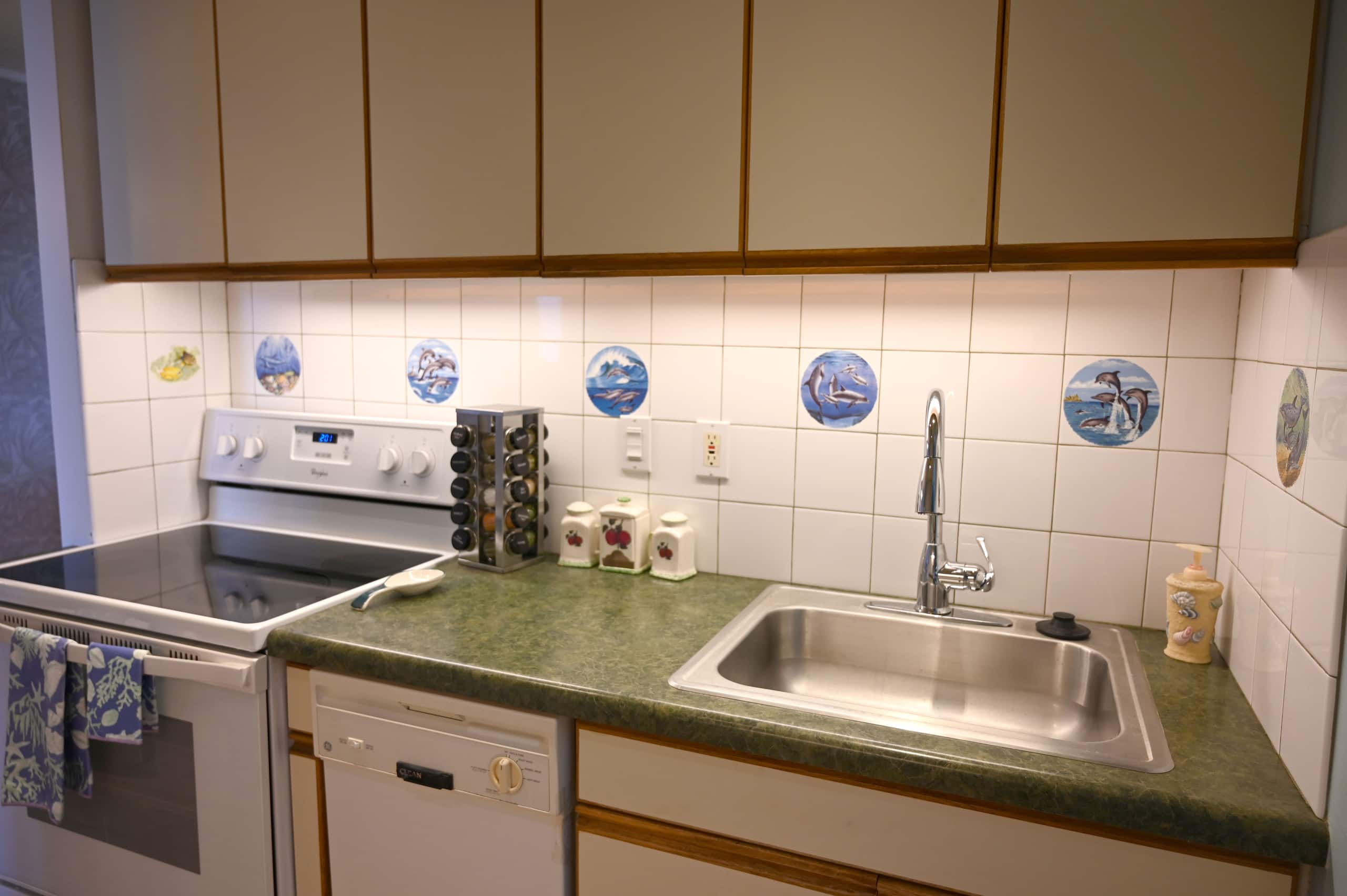 Condo in Lahaina · ★4.93 · 1 bedroom · 2 beds · 1 bath - Image 10