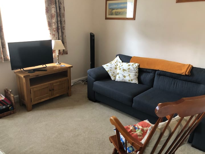 Salónik s rozkladacou pohovkou s 3 miestami