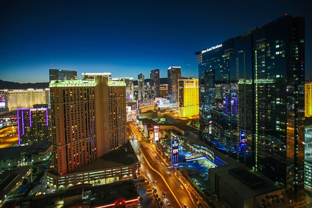 JACKPOT VIEW! Penthouse Fl.  w/ balcony STRIP VIEW