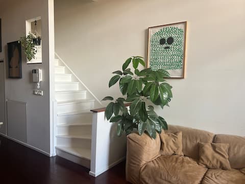 Top performing Airbnb: Stylish Warehouse Conversion, Perfect Location in Collingwood