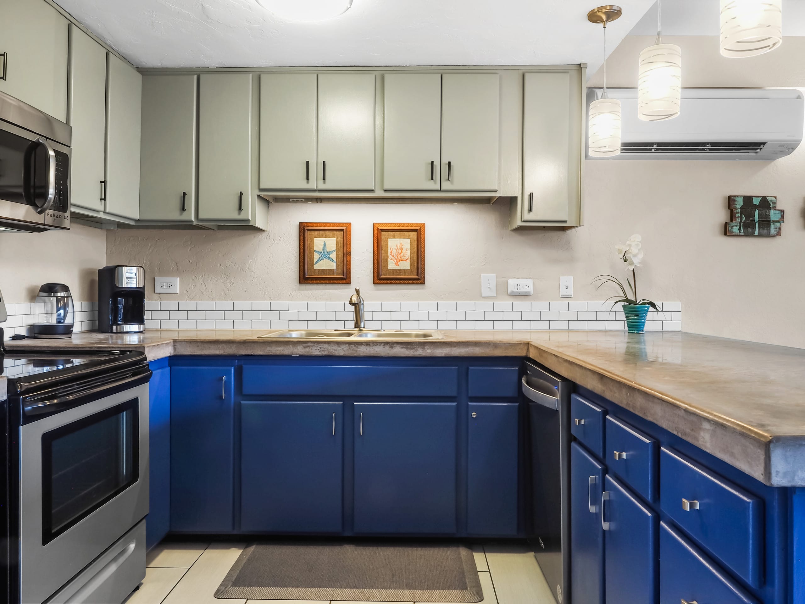 2 bd/2 bath Modern Ali’i Dr Condo right in town! - Image 6