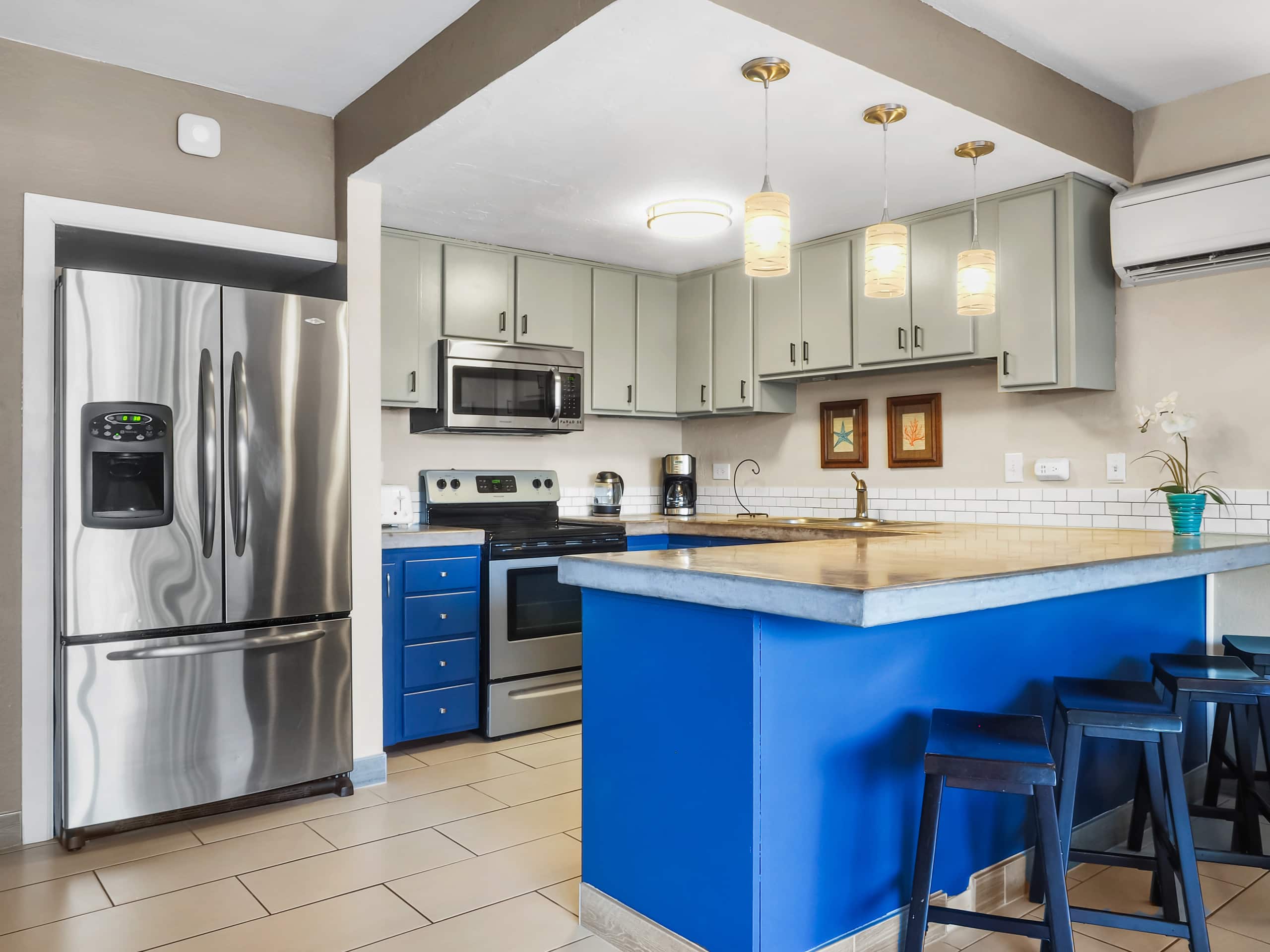 2 bd/2 bath Modern Ali’i Dr Condo right in town! - Image 5