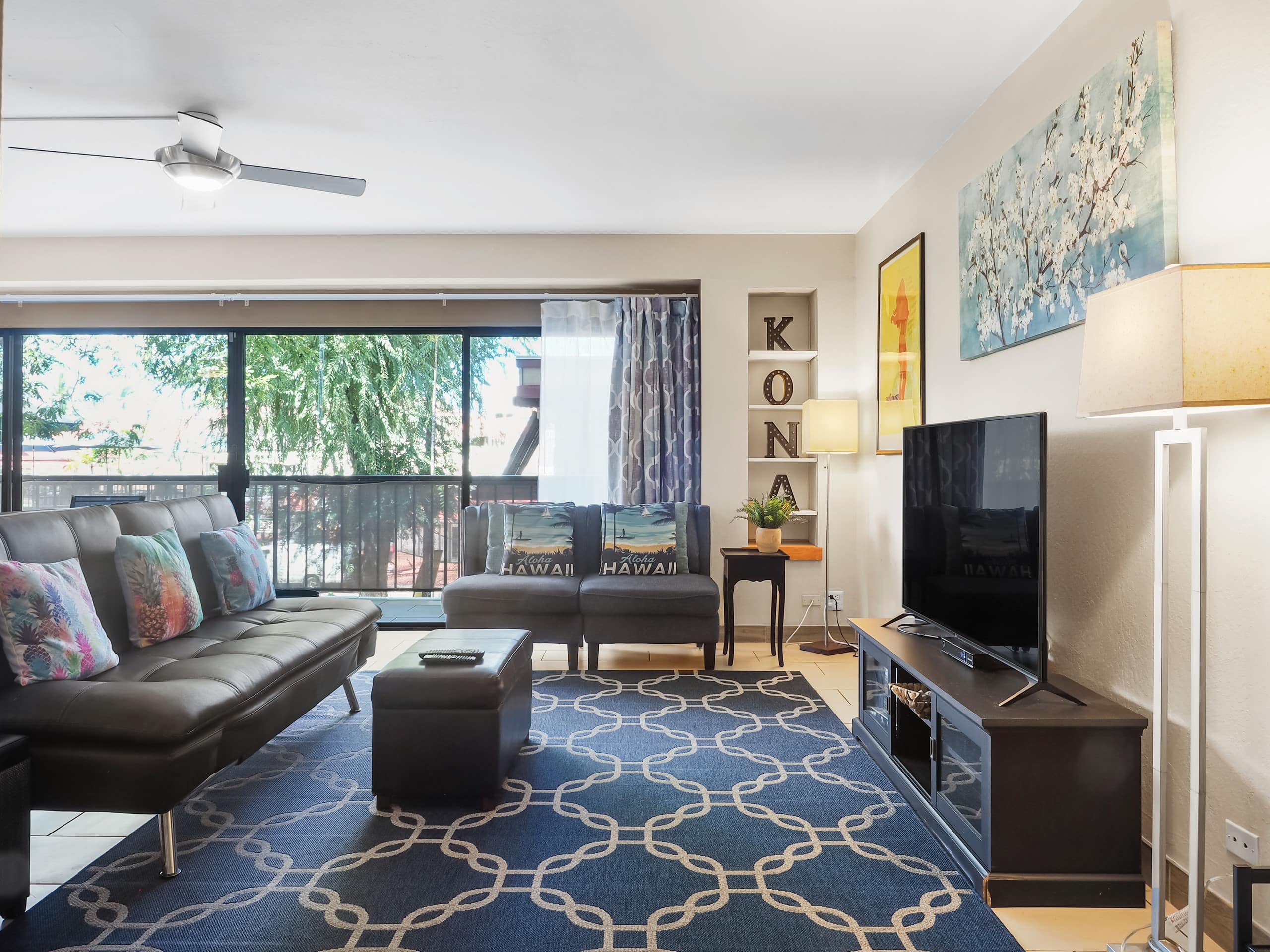 2 bd/2 bath Modern Ali’i Dr Condo right in town! - Image 1