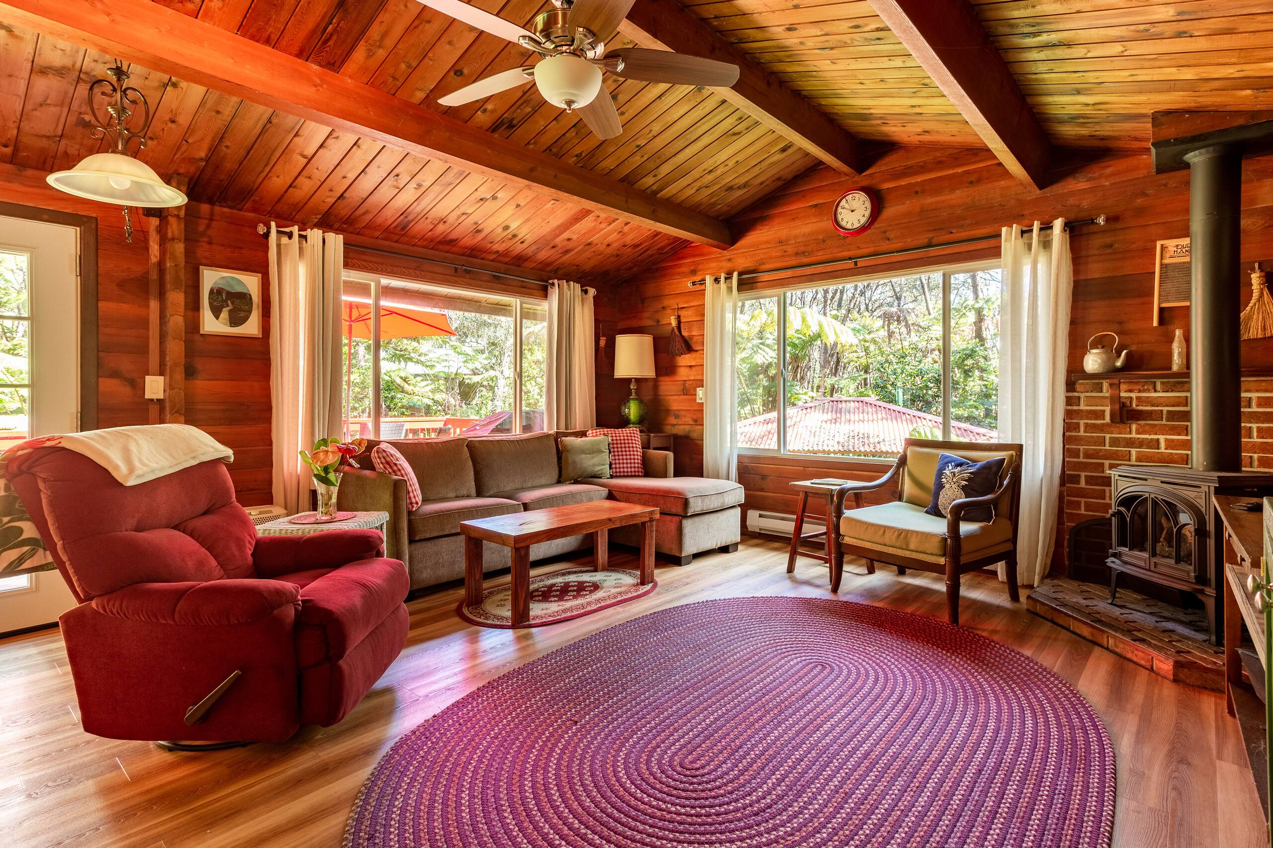 Cabin in Volcano · ★4.93 · 2 bedrooms · 3 beds · 1 bath - Image 3