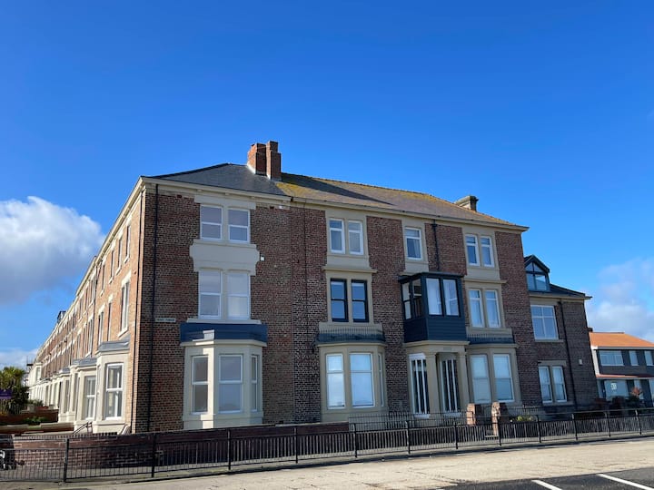 The Beachfront Apartment, Longsands, Tynemouth. Flats for Rent in