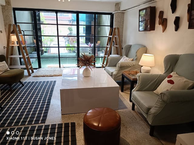 Big Groups Heaven in Central Location