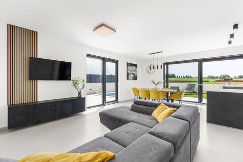Successful Airbnb property: Charming Casa Valero with Private Pool in Bužinija