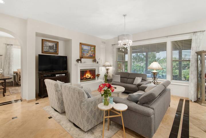 Luxury English Villa near Beaches and Golf Courses gallery image 5