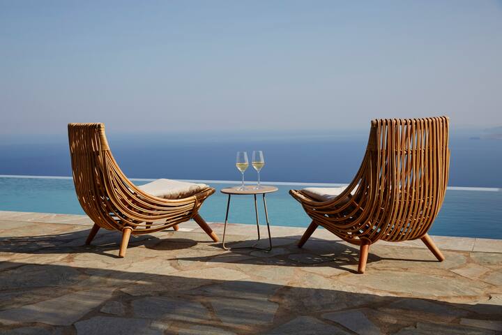 Hilltop Escape with Breathtaking Sea Views gallery image 3