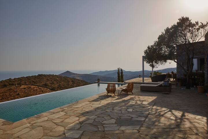 Hilltop Escape with Breathtaking Sea Views gallery image 4