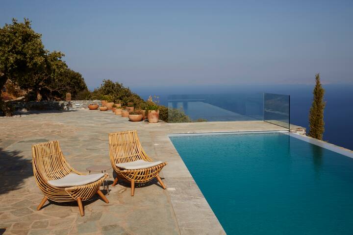 Hilltop Escape with Breathtaking Sea Views gallery image 5