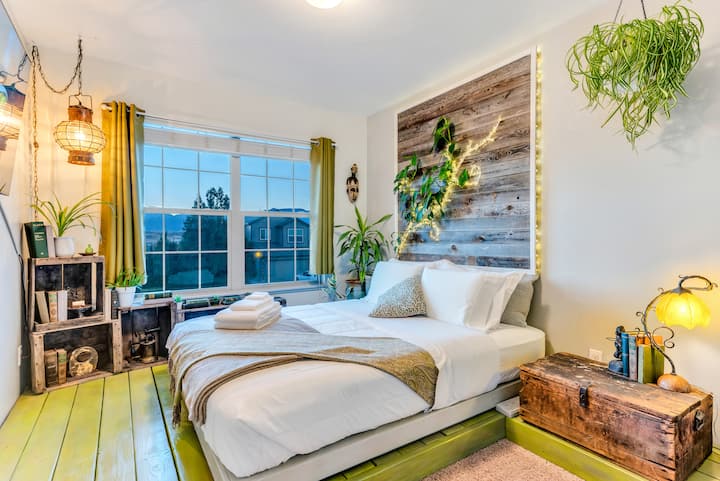 "Air" themed bedroom with 50' Smart TV.