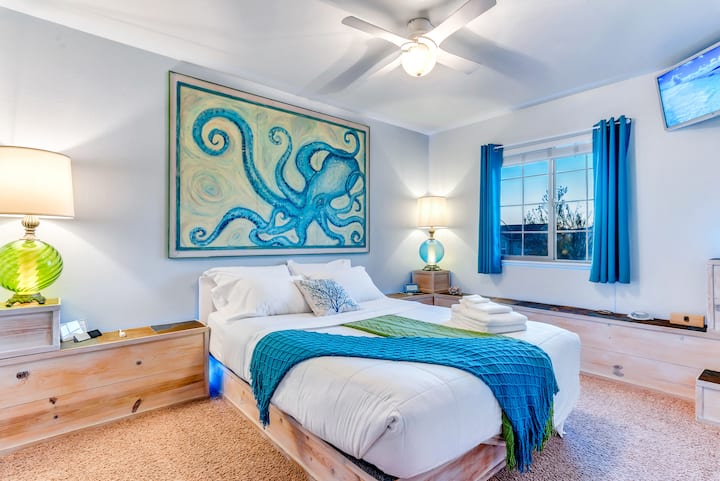 "Water" themed bedroom with 32' Smart TV.