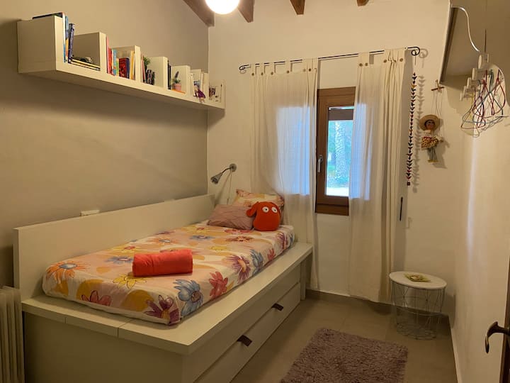 Მესამე ოთახი ორი პატარა საწოლით