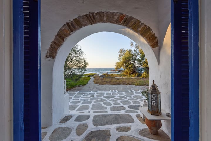 Secluded Beach, Family Friendly 4BR Seaside Villa