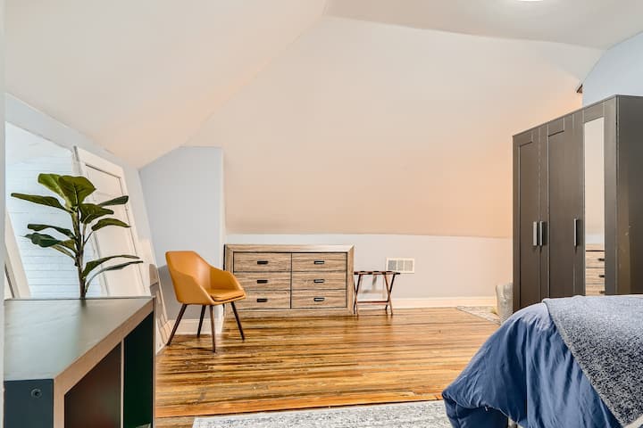 veľká spálňa na poschodí