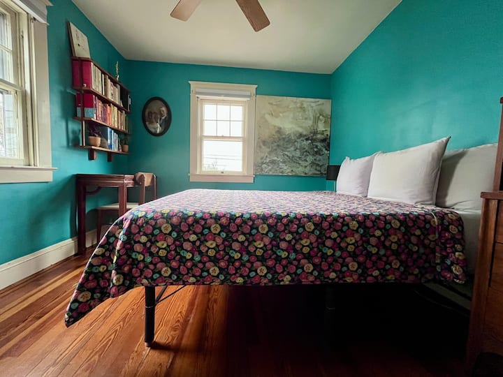 ห้องควีนตั้งอยู่ที่มุมตะวันออกเฉียงใต้ แสงน่าทึ่งมาก!