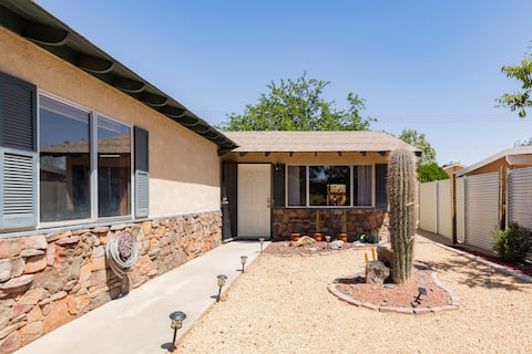 The High Desert Hacienda: Your Joshua Tree Retreat