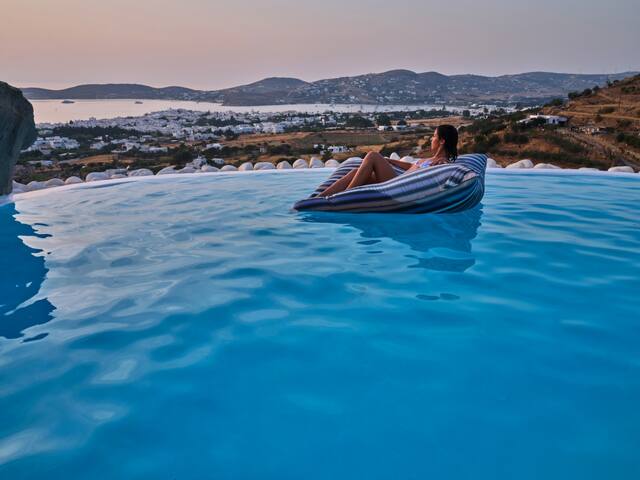 Amazing Villa Serenade with stunning sunset view! gallery image 5