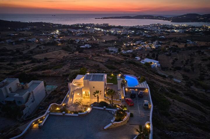 Amazing Villa Serenade with stunning sunset view! gallery image 2